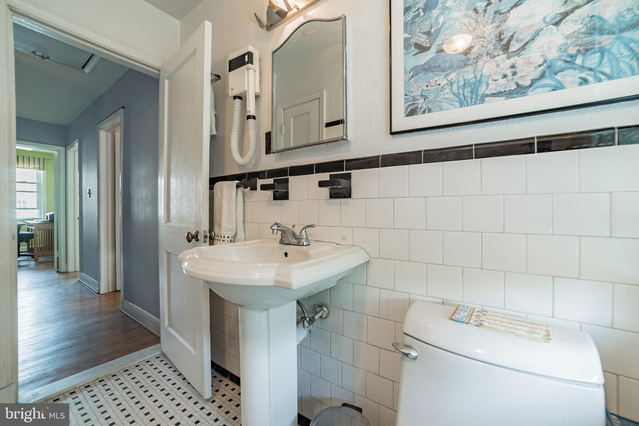 109 Stanmore Road Baltimore, MD 21212 - Photo 17 of 26 2nd Floor Hall Bath