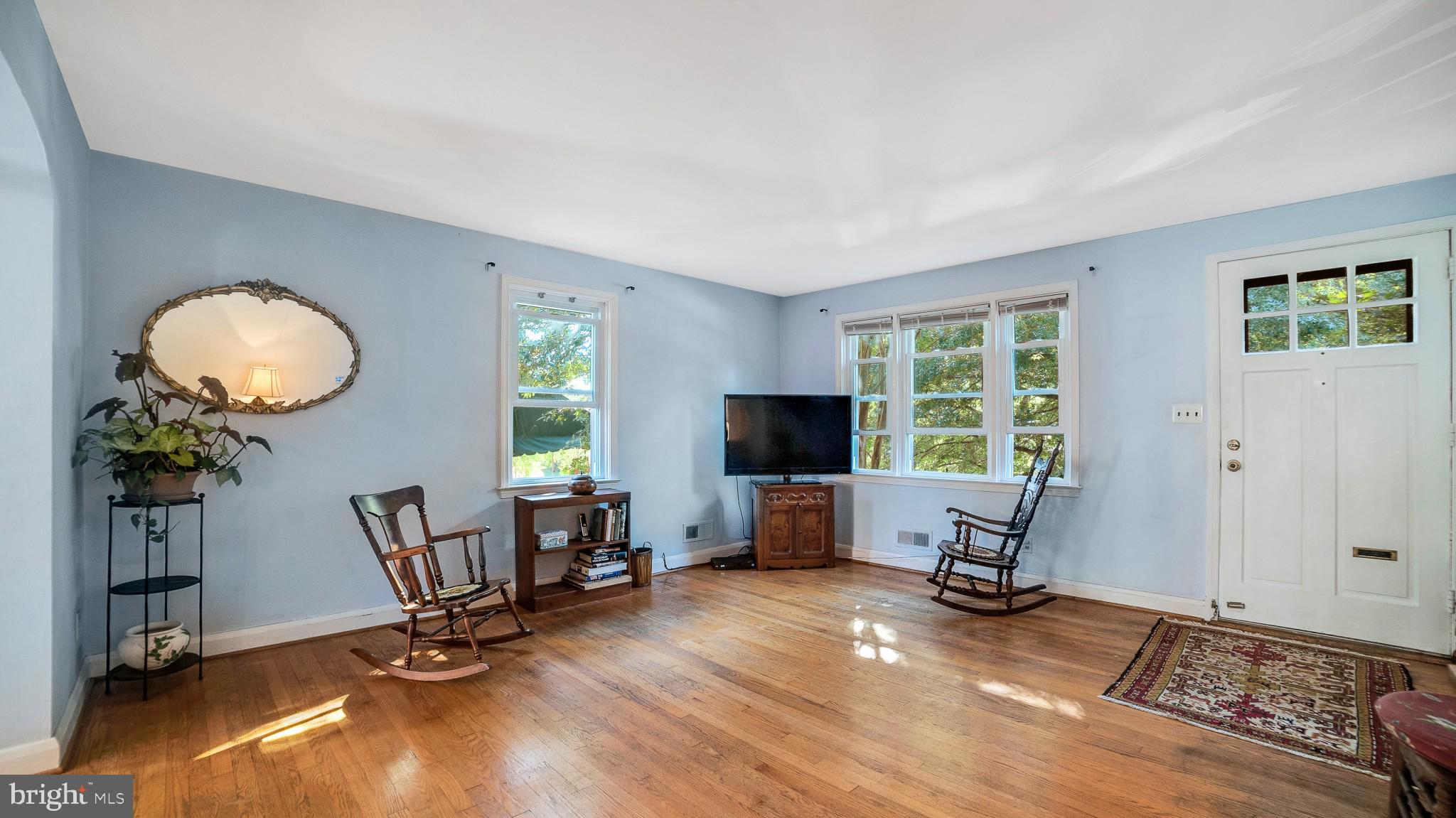 109 Stanmore Road Baltimore, MD 21212 - Photo 3 of 26 Living Room