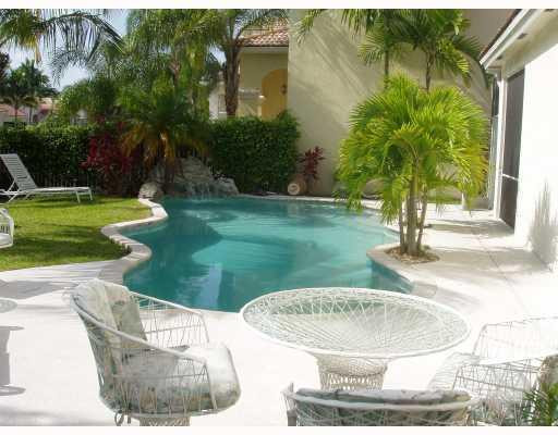 9621 Vineyard Court Boca Raton, FL 33428 - Photo 2 of 6 Swimming Pool/Hot Tub/Sauna