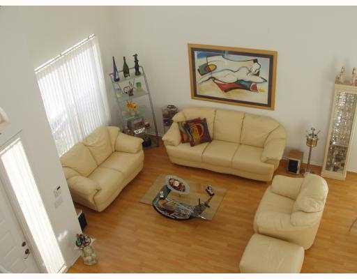 9621 Vineyard Court Boca Raton, FL 33428 - Photo 3 of 6 Living Room