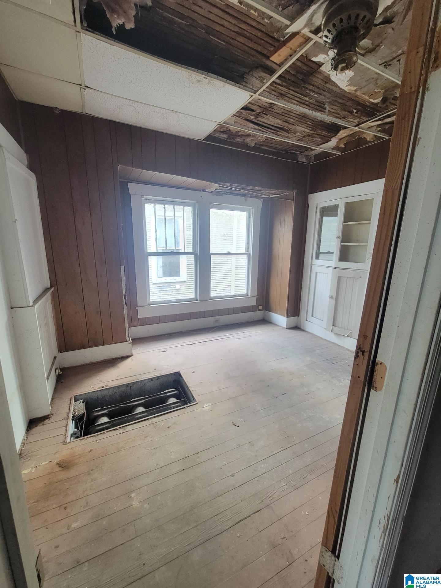 2404 30th Street Southwest Birmingham, AL 35208 - Photo 9 of 13