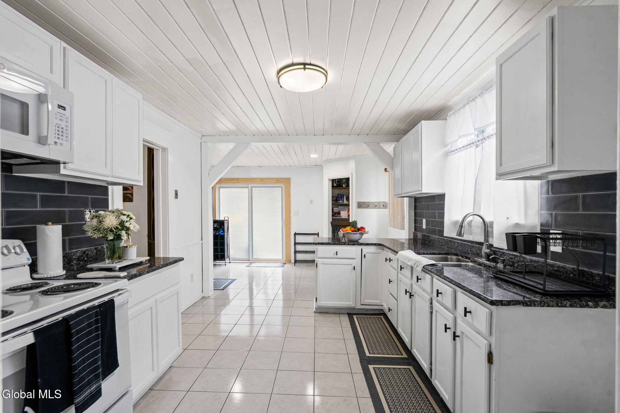 837 Harrison Avenue Schenectady, NY 12306 - Photo 12 of 41 6-web-or-mls-837-harrison-ave