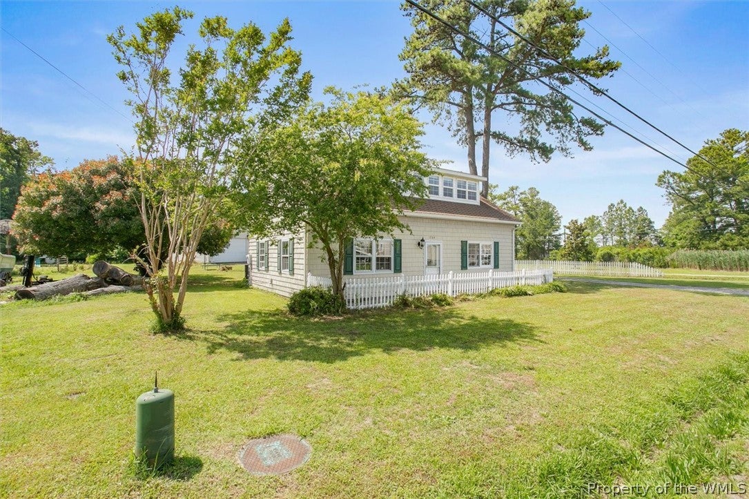 1704 Dandy Loop Road Yorktown, VA 23692 - Photo 12 of 47 Gallery Image 12