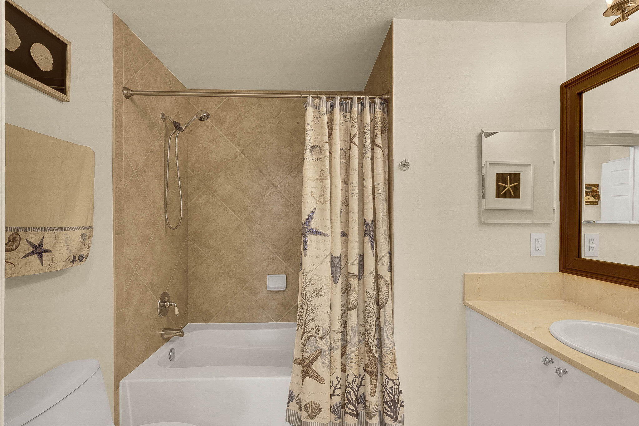 233 South Federal Highway, Unit 403 Boca Raton, FL 33432 - Photo 43 of 60 Guest Bathroom