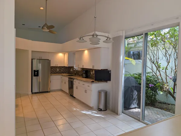 $4,000 | 11853 Fountainside Circle, Boynton Beach, FL 33437