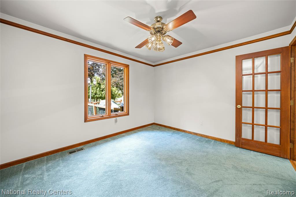 26131 Pleasant Valley Road Farmington Hills, MI 48331 - Photo 13 of 61