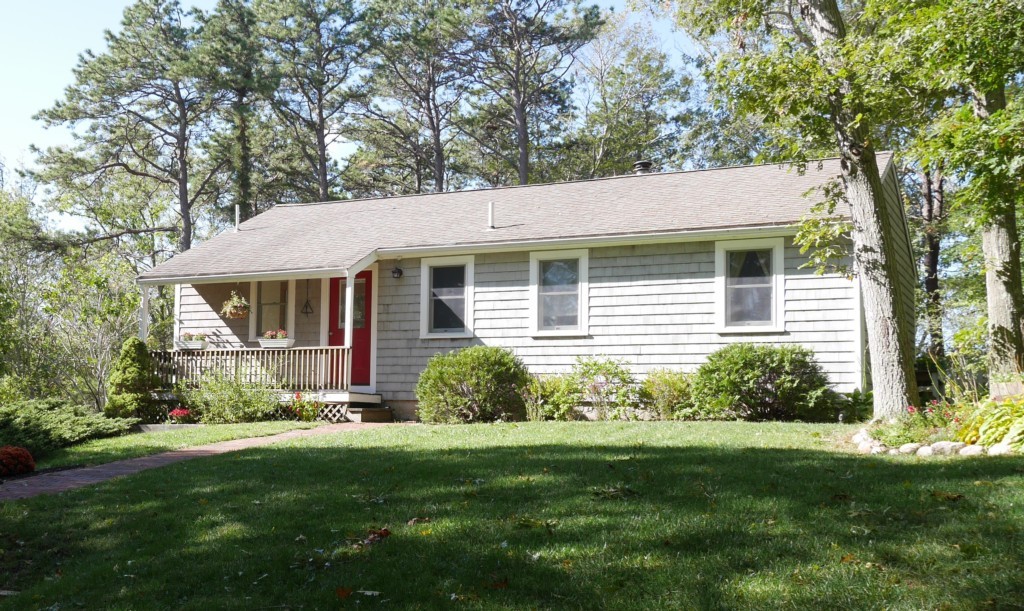 8 Savery Pond Road Plymouth, MA 02360 - Photo 3 of 26