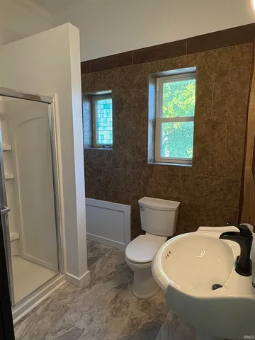 $975 | 1202 West Main Street, Unit 201, Fort Wayne, IN 46808