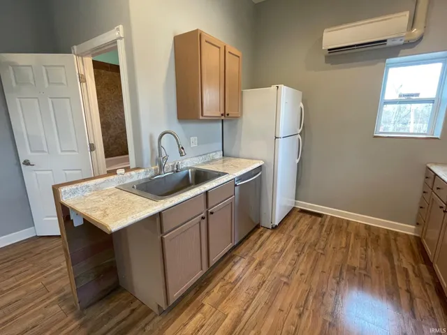 $975 | 1202 West Main Street, Unit 201, Fort Wayne, IN 46808