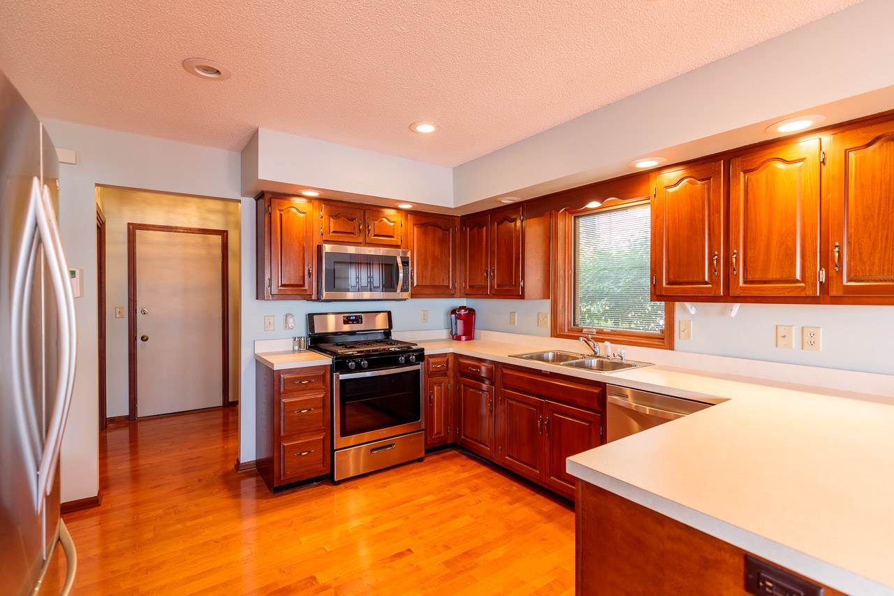 8710 East Hatchery Road Syracuse, IN 46567 - Photo 12 of 36 Gallery Image 12