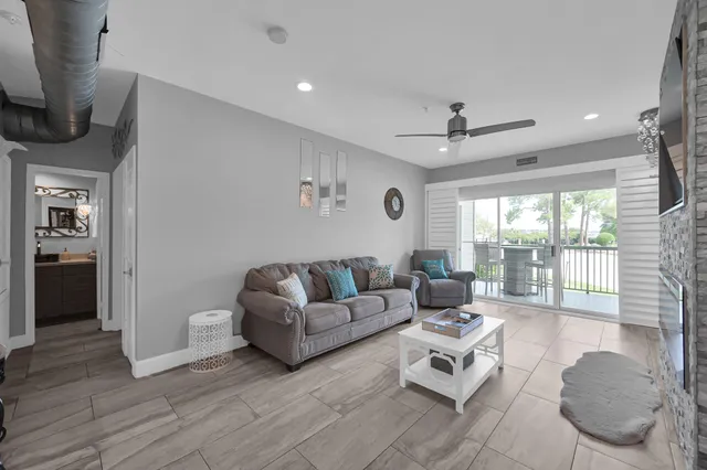 $305,000 | 12800 Melville Drive, Unit B110, Montgomery, TX 77356