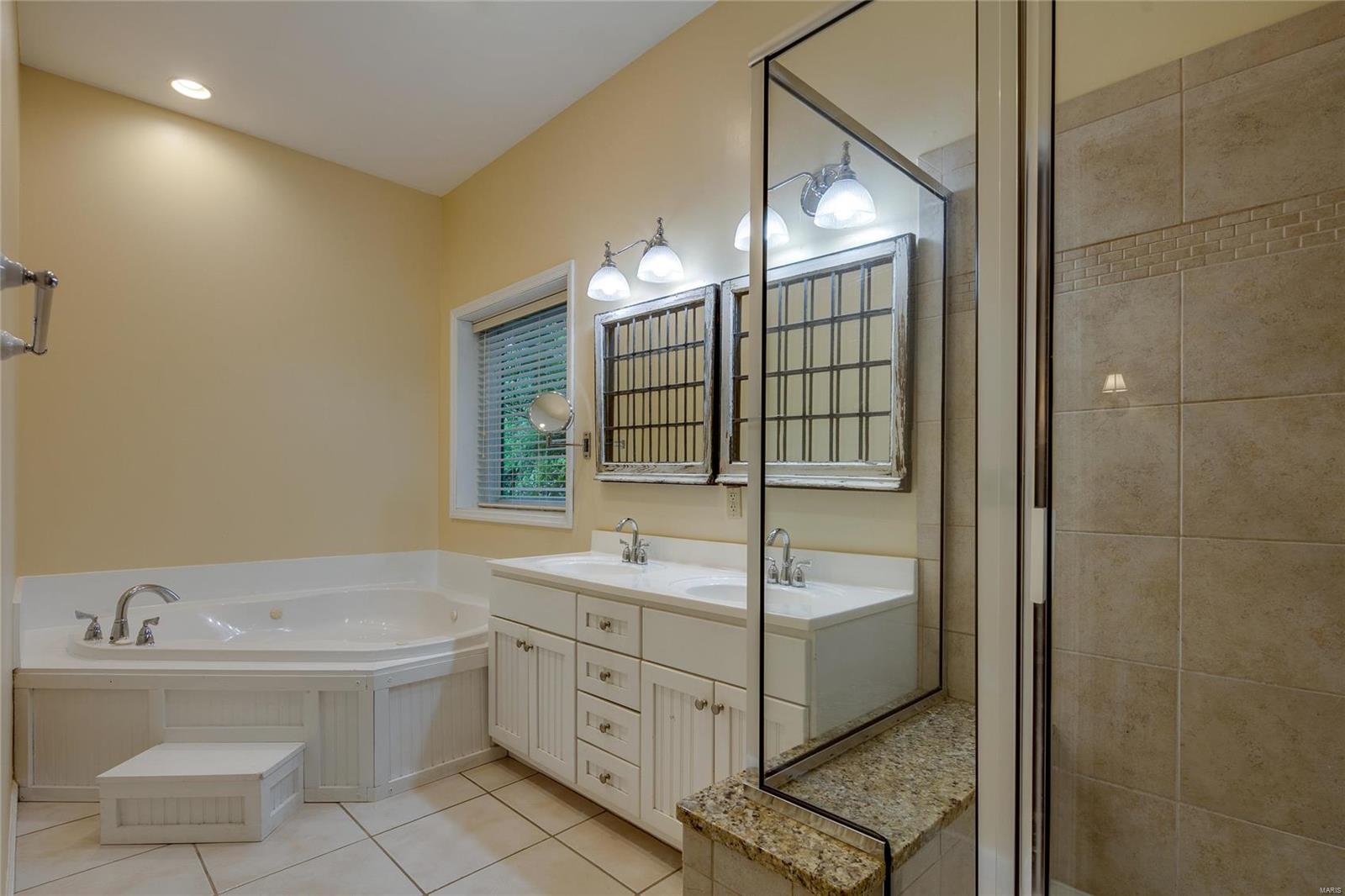 12245 Robyn Road St. Louis, MO 63127 - Photo 11 of 22