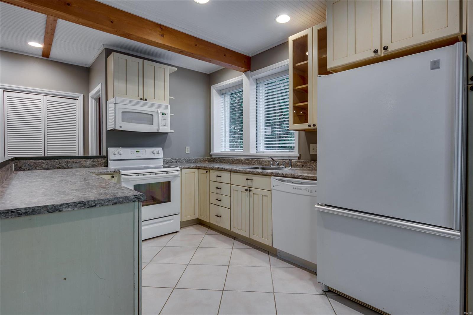 12245 Robyn Road St. Louis, MO 63127 - Photo 4 of 22