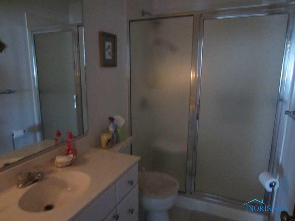 4049 Weckerly Road Monclova, OH 43542 - Photo 9 of 11 Full Bath.
