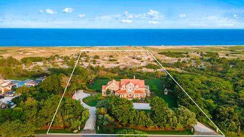 $10,900,000 | 40 Low Beach Road, Nantucket, MA 02554
