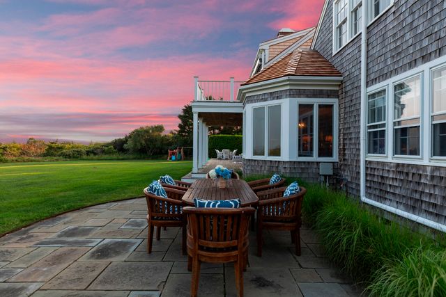 $10,900,000 | 40 Low Beach Road, Nantucket, MA 02554