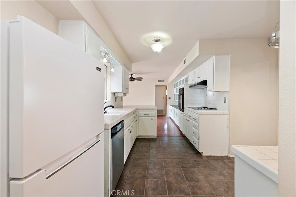 27190 Pinehurst Road Menifee, CA 92586 - Photo 11 of 29