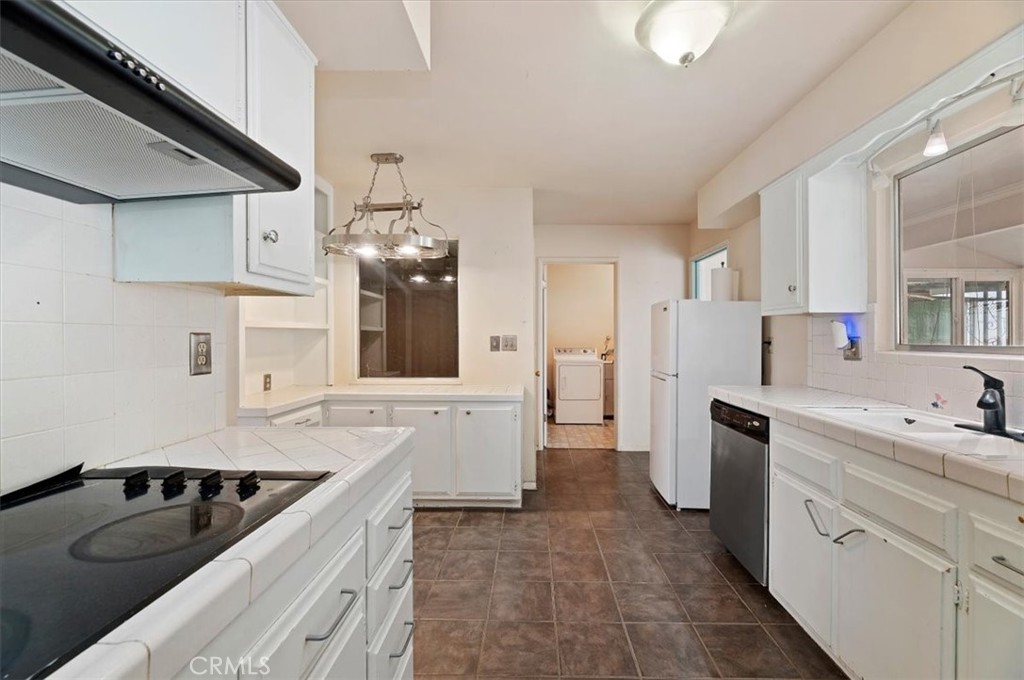 27190 Pinehurst Road Menifee, CA 92586 - Photo 13 of 29