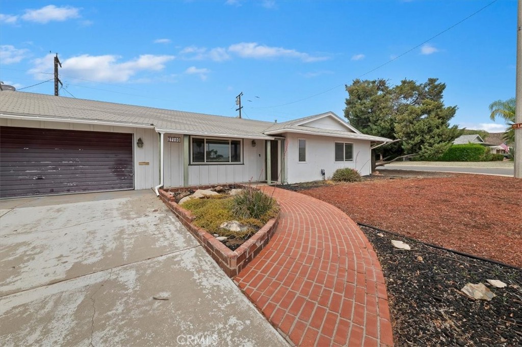 27190 Pinehurst Road Menifee, CA 92586 - Photo 4 of 29