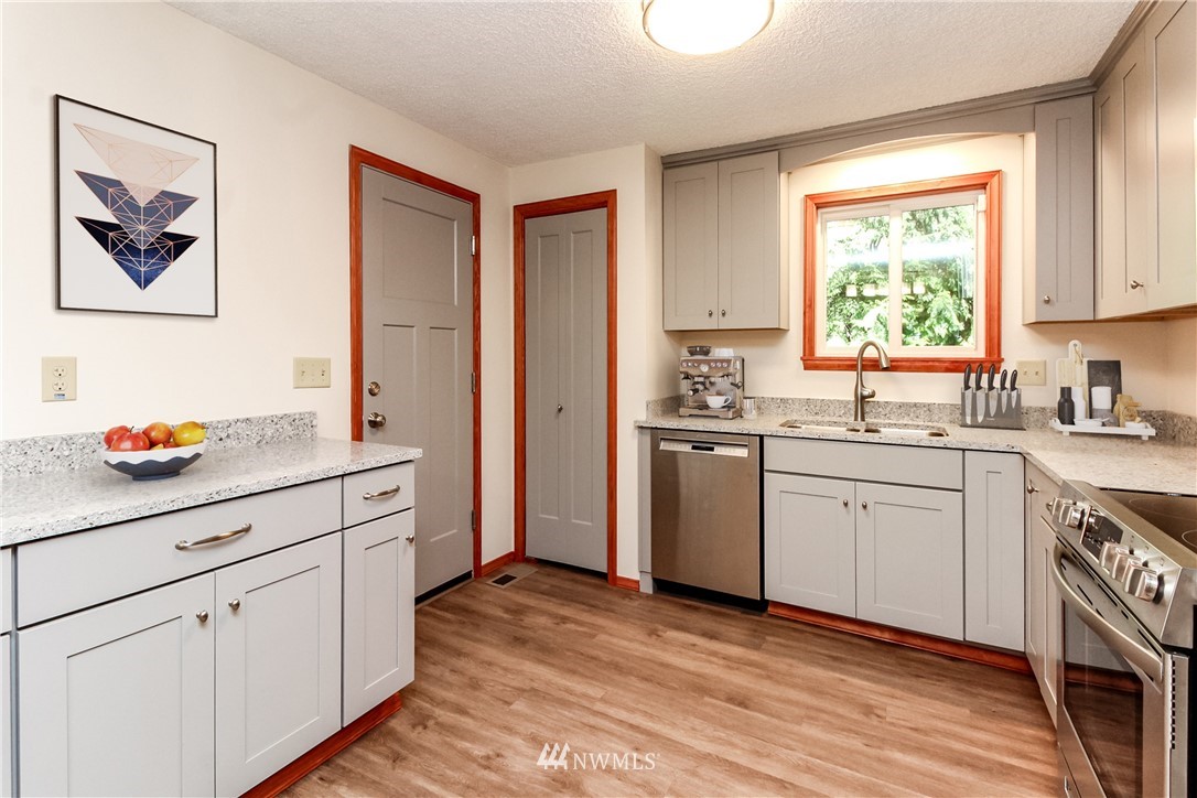 12364 Southeast 96th Place Renton, WA 98056 - Photo 8 of 22 Gallery Image 8
