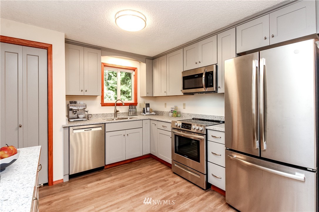 12364 Southeast 96th Place Renton, WA 98056 - Photo 9 of 22 Gallery Image 9