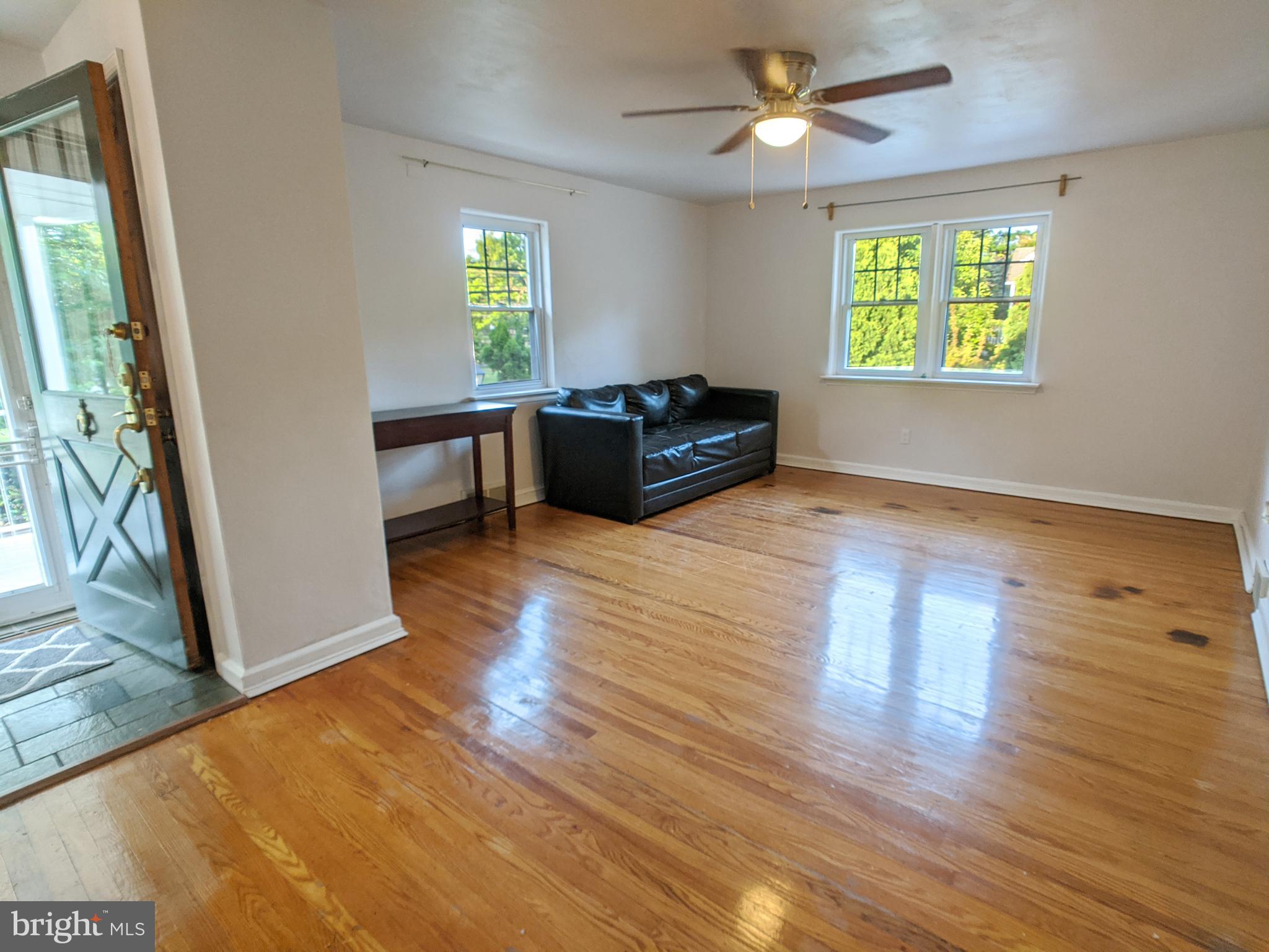 424 Norristown Road Horsham, PA 19044 - Photo 11 of 17 Spacious and bright living room