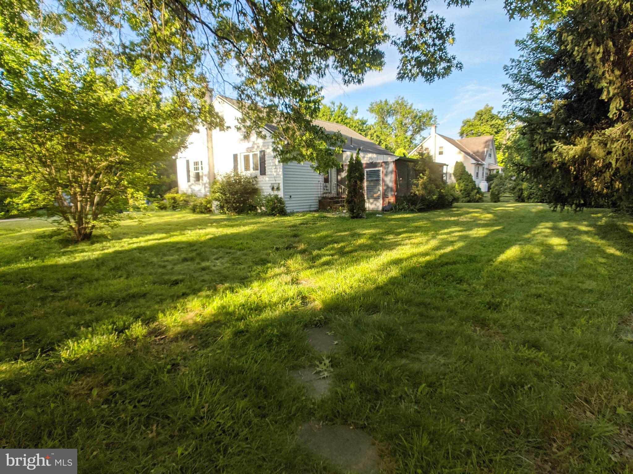 424 Norristown Road Horsham, PA 19044 - Photo 17 of 17 Large rear and side yard