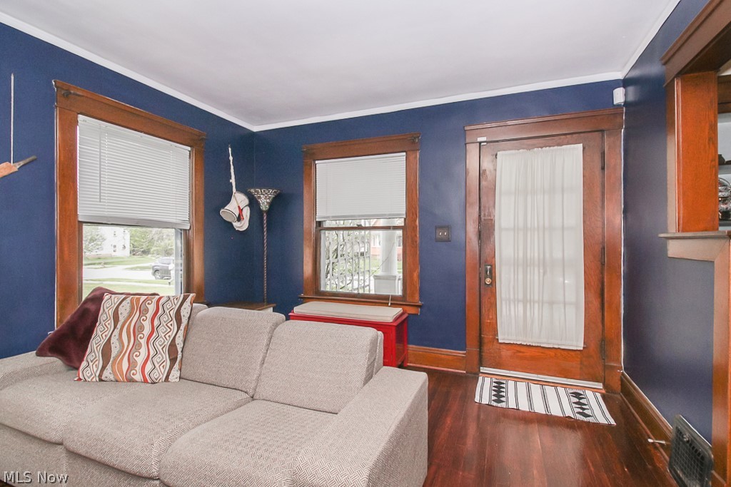 3800 Parkdale Road Cleveland, OH 44121 - Photo 8 of 32