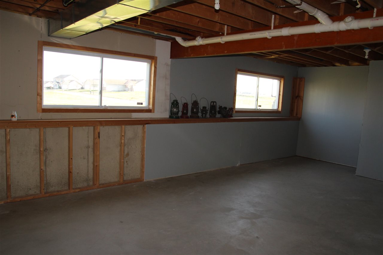 573 Cross Plains Road Rockford, IL 61107 - Photo 14 of 16 Gallery Image 14
