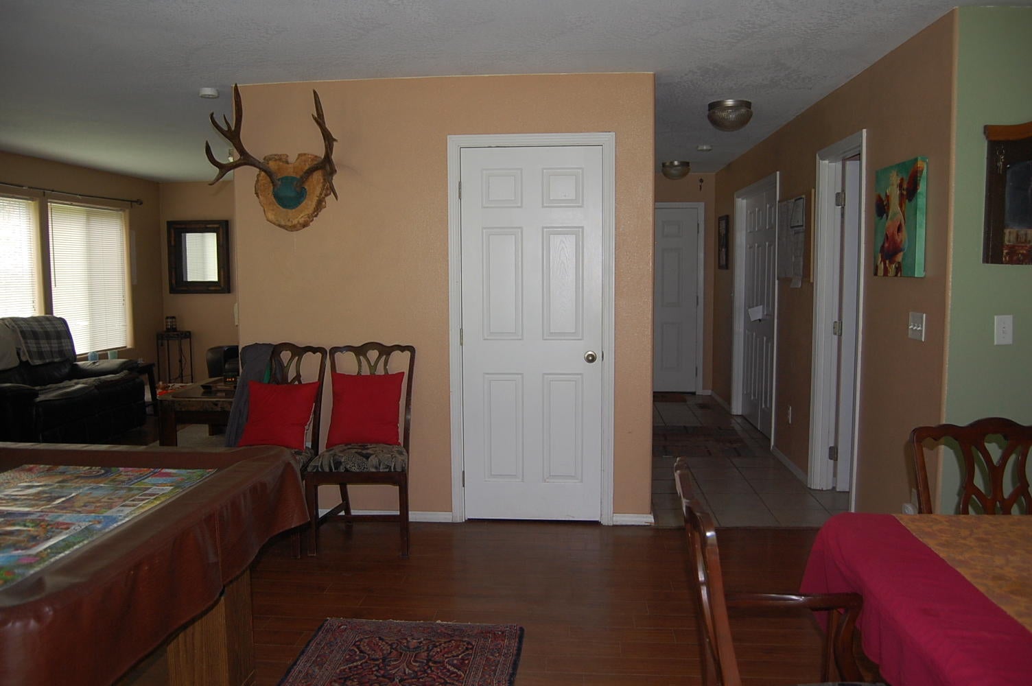 2088 Robinson Road Grants Pass, OR 97527 - Photo 8 of 24 Entry Hallway