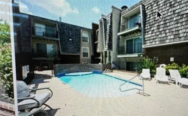 $185,000 | 3602 Gillham Road, Unit 4, Kansas City, MO 64111