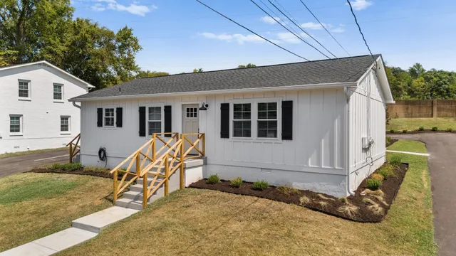 $2,245 | 2128 G Sharondale Drive, Nashville, TN 37215