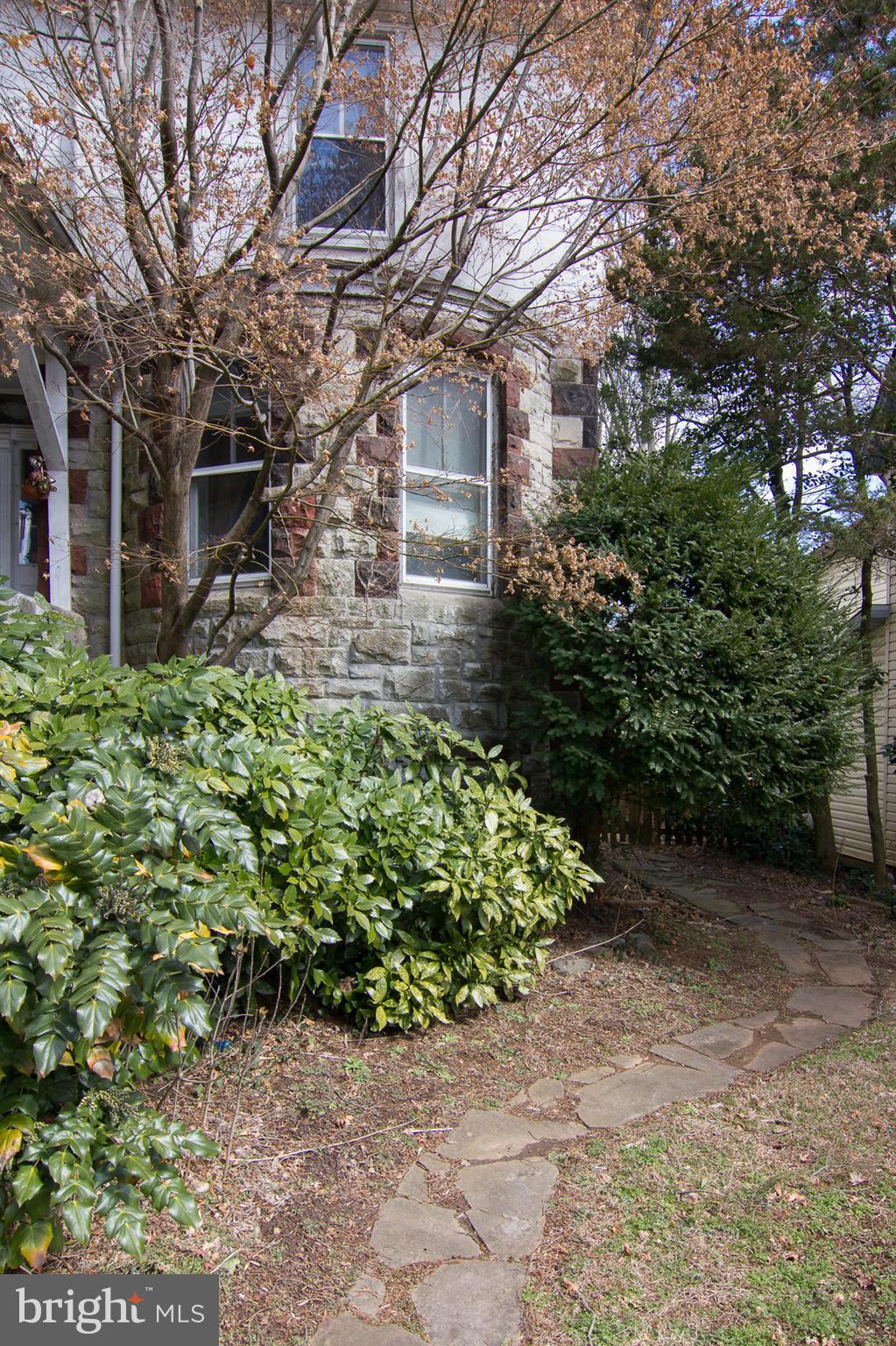 6001 Falls Road Baltimore, MD 21209 - Photo 4 of 30 a backyard of a house with lots of green space