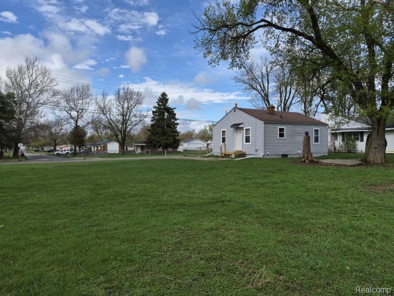 1233 Coldwater Road Flint, MI 48505 - Photo 2 of 22