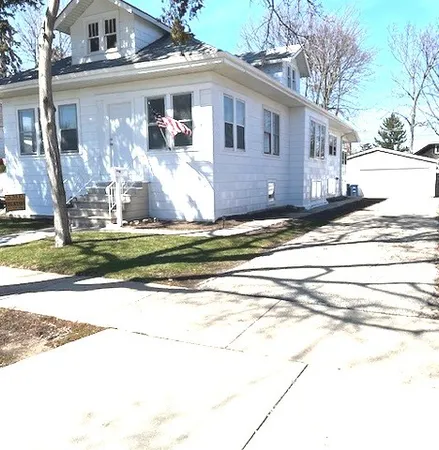 $395,000 | 1548 Campbell Avenue, Des Plaines, IL 60016