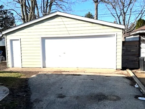 $395,000 | 1548 Campbell Avenue, Des Plaines, IL 60016