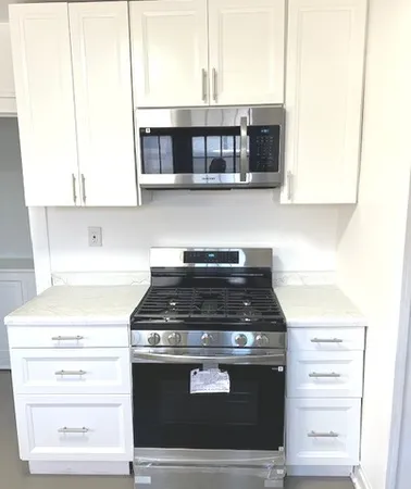 $395,000 | 1548 Campbell Avenue, Des Plaines, IL 60016