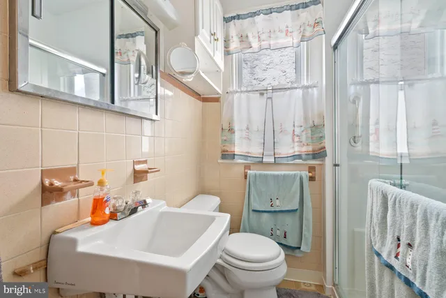 $175,000 | 128 East Cooke Avenue, Glenolden, PA 19036