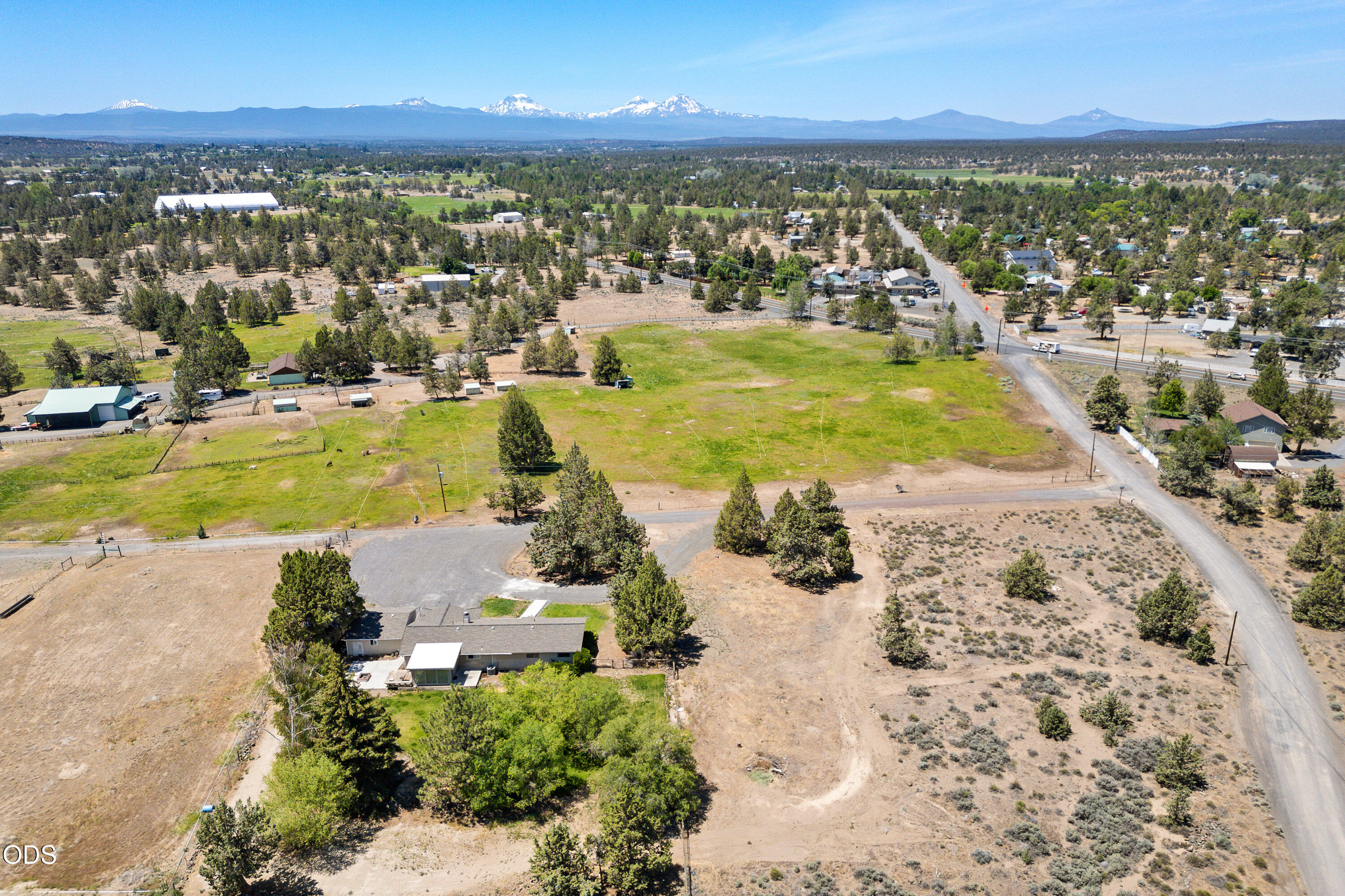 6492 Southwest 51st Street Redmond, OR 97756 - Photo 3 of 44