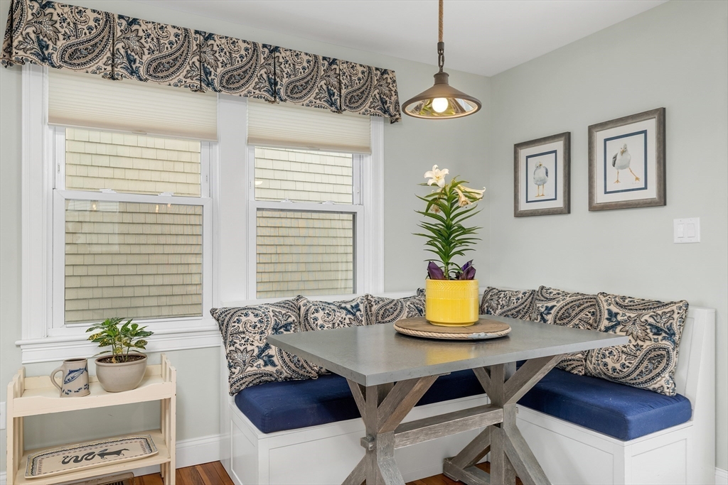 713 Ocean Boulevard Hampton, NH 03842 - Photo 18 of 42 a living room with furniture and a potted plant