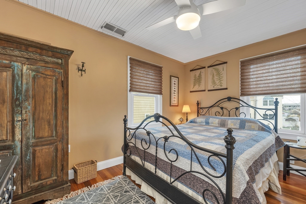 713 Ocean Boulevard Hampton, NH 03842 - Photo 28 of 42 a bedroom with furniture and a window