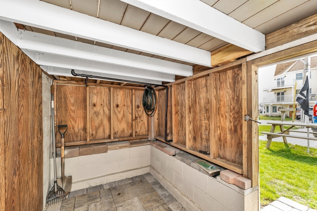 713 Ocean Boulevard Hampton, NH 03842 - Photo 38 of 42 a view of walk in closet with garden view