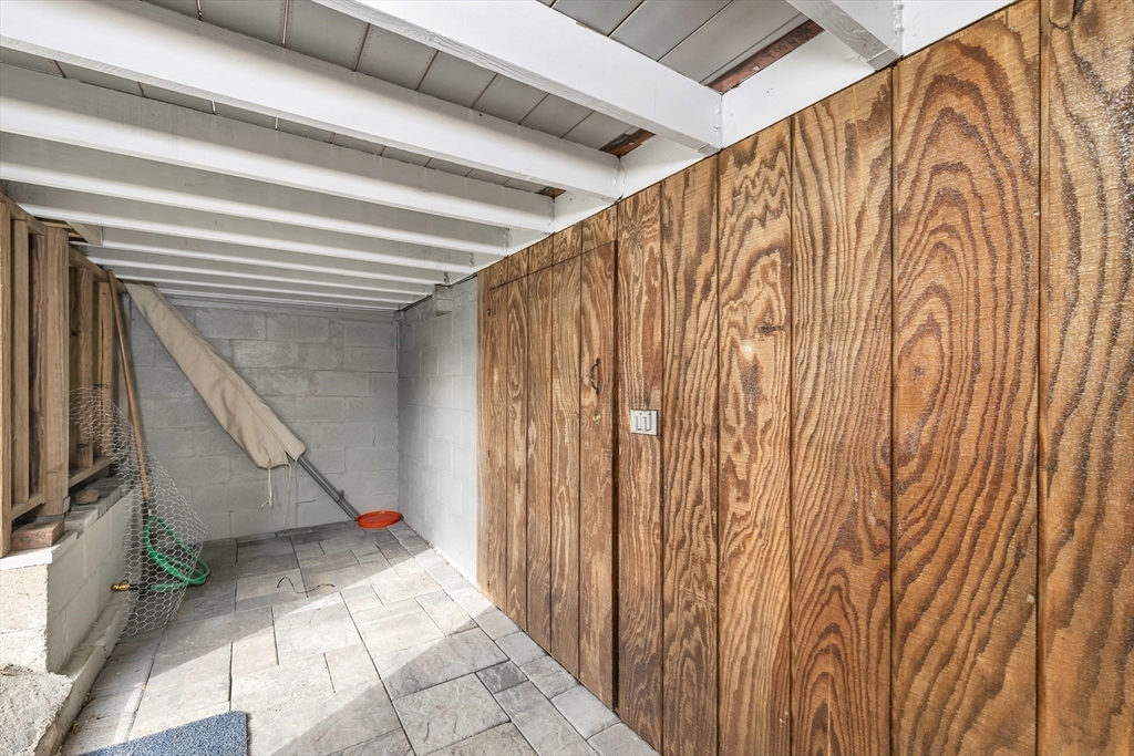713 Ocean Boulevard Hampton, NH 03842 - Photo 39 of 42 a view of an entryway