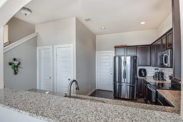 $675,000 | 143 Lakeview Court, Kyle, TX 78640