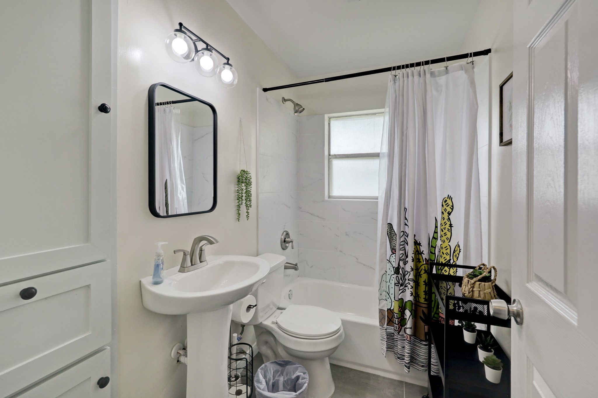 220 Caplin Street Houston, TX 77022 - Photo 4 of 6