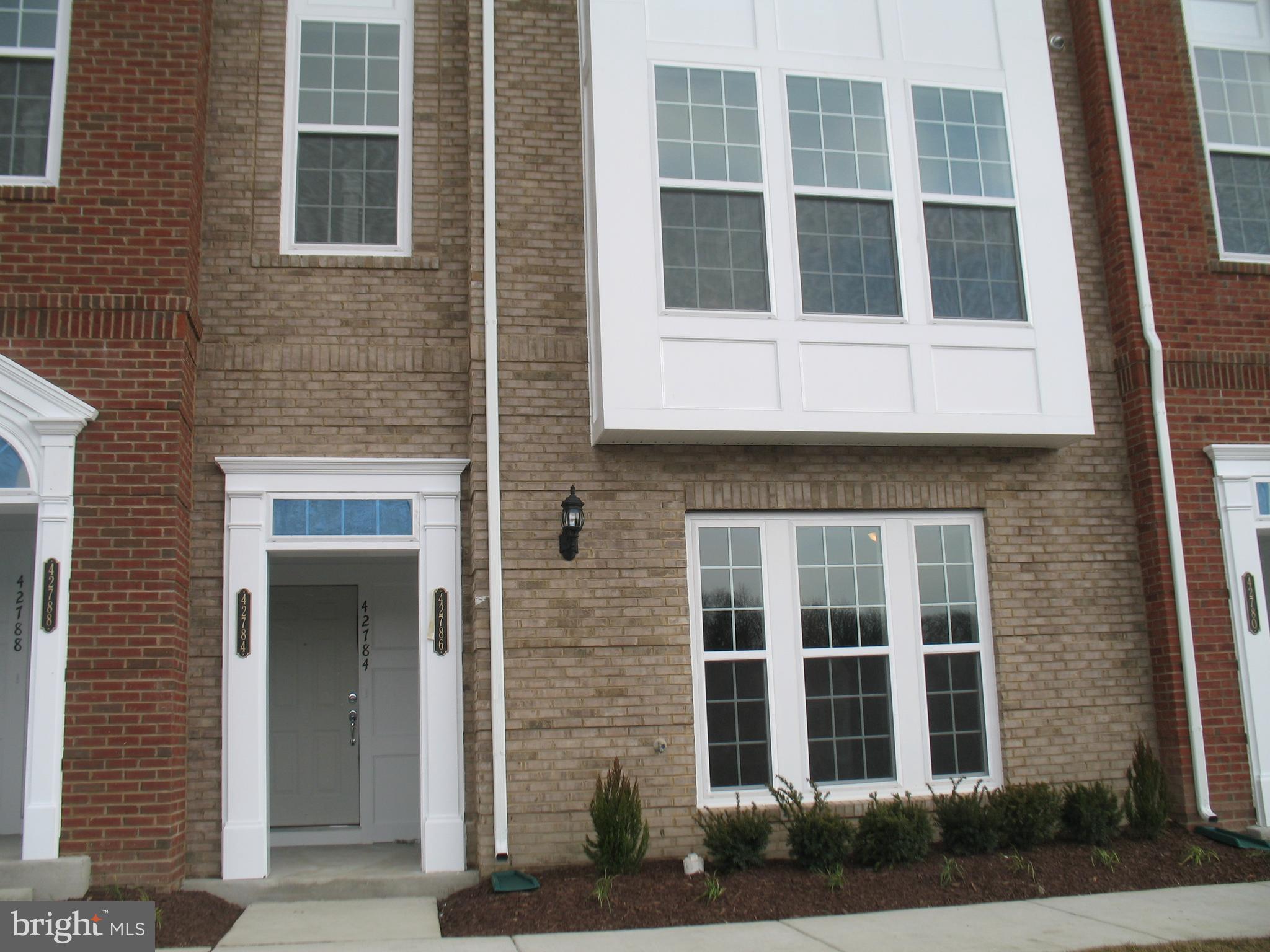 42784 Lauder Terrace Ashburn, VA 20147 - Photo 4 of 34