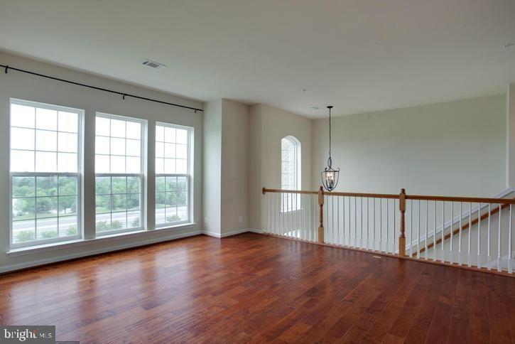 42784 Lauder Terrace Ashburn, VA 20147 - Photo 9 of 34