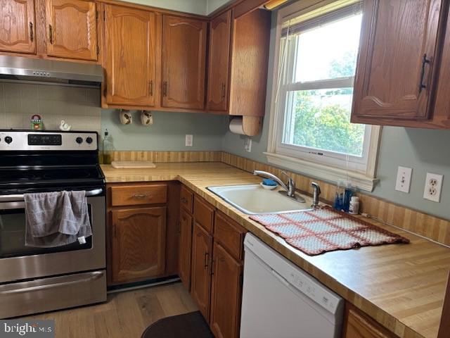 55 Sycamore Access Road Manahawkin, NJ 08050 - Photo 11 of 45 Charming kitchen with natural light.