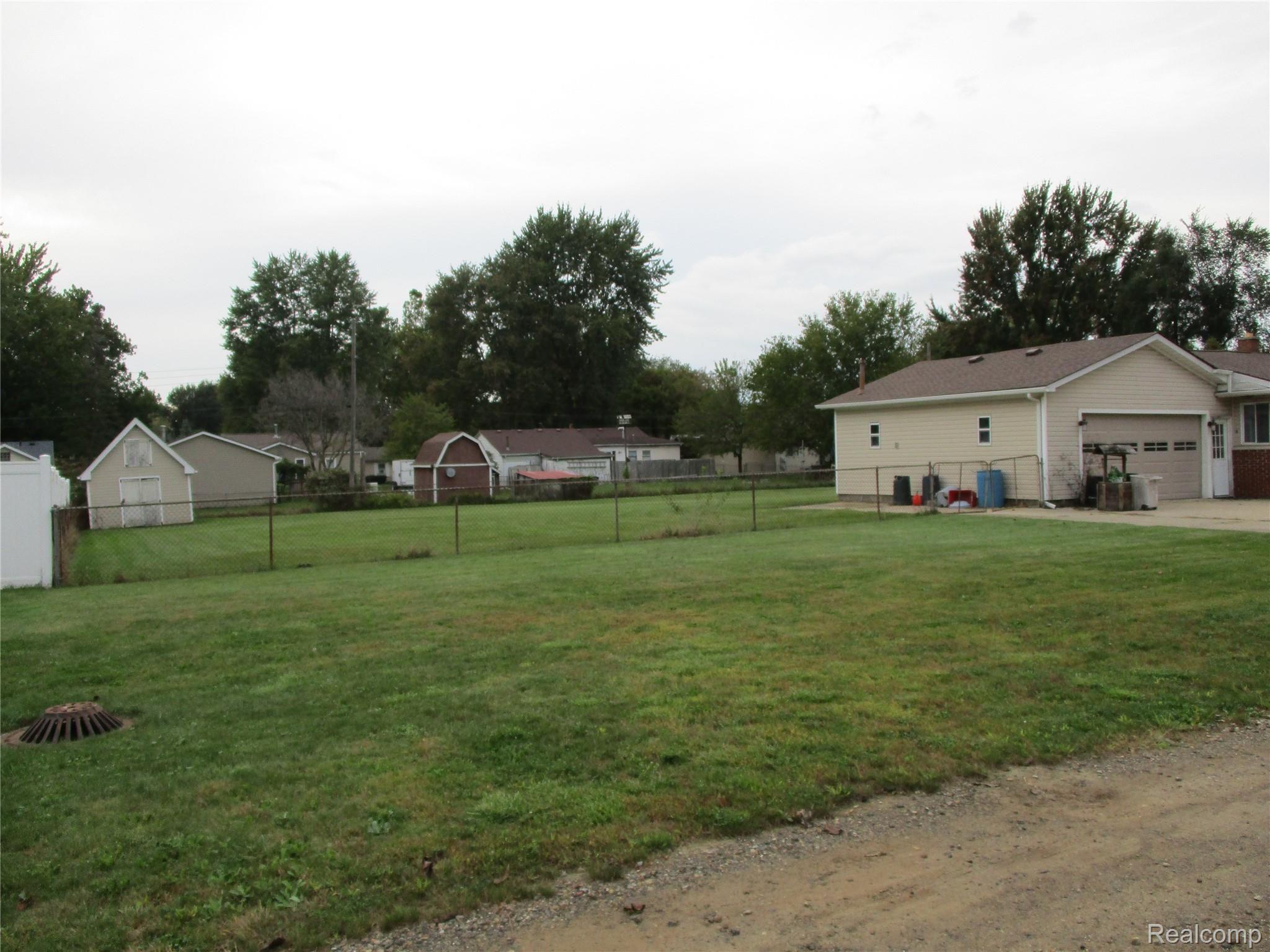 26236 Denning Road New Boston, MI 48164 - Photo 7 of 17 IMG_5641.JPG