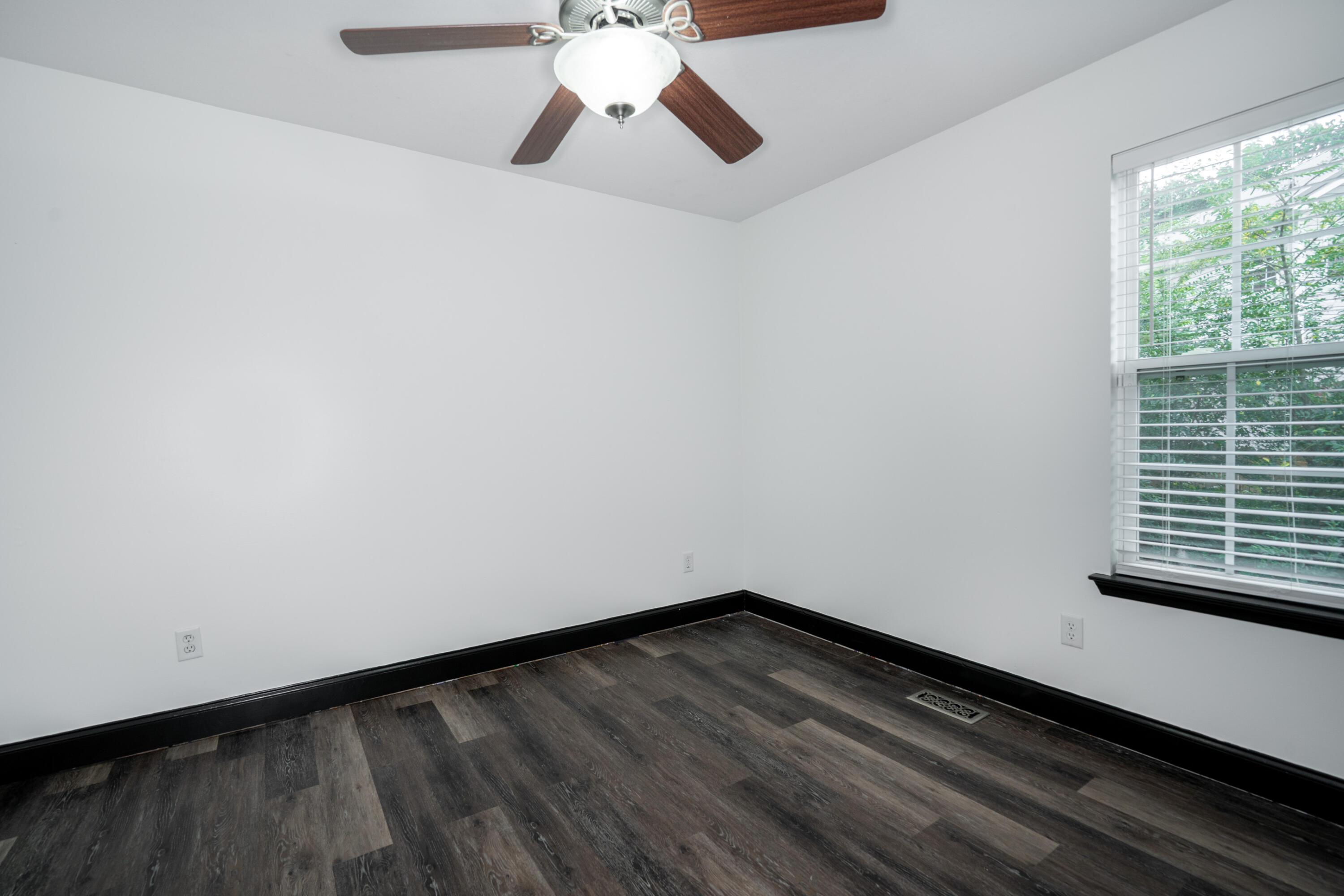 9429 Hackberry Lane Soddy Daisy, TN 37379 - Photo 25 of 30 9429 Hackberry - guest bed 1